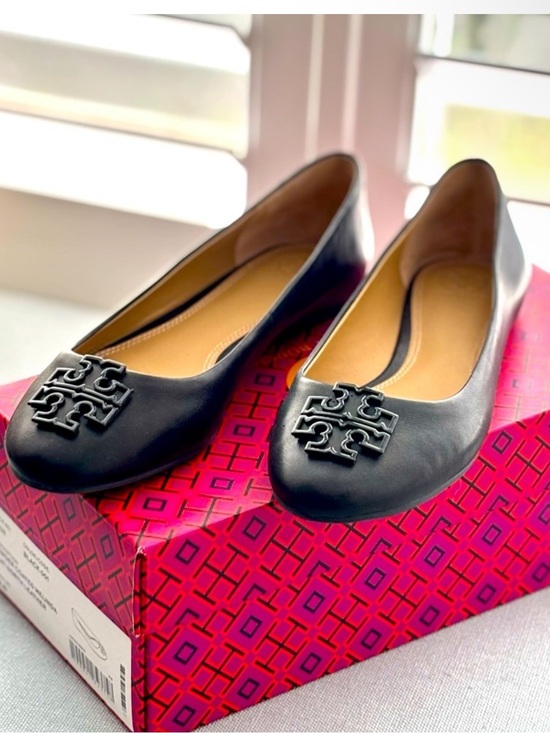 Tory Burch Shoes - Tory Burch Black Leather Logo Ballet Flats